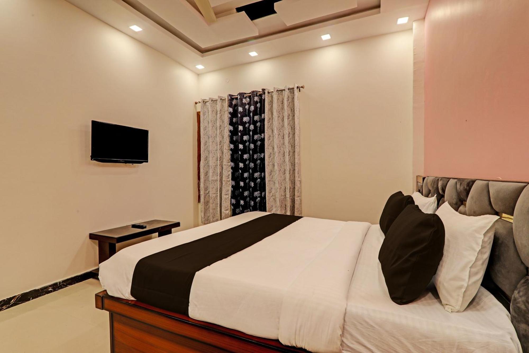 Bela Pratapgarh Hotel O Awadh International מראה חיצוני תמונה
