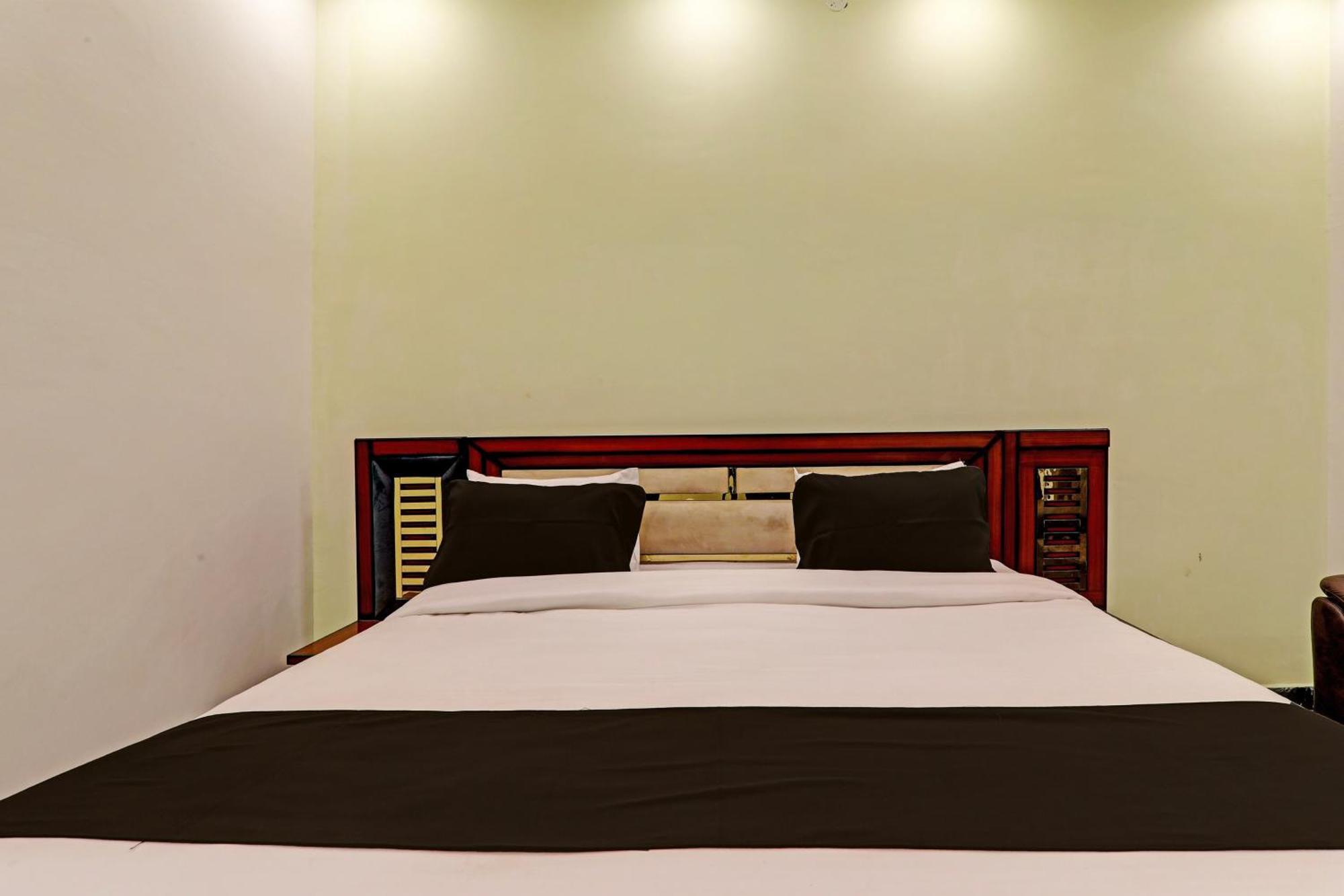 Bela Pratapgarh Hotel O Awadh International מראה חיצוני תמונה