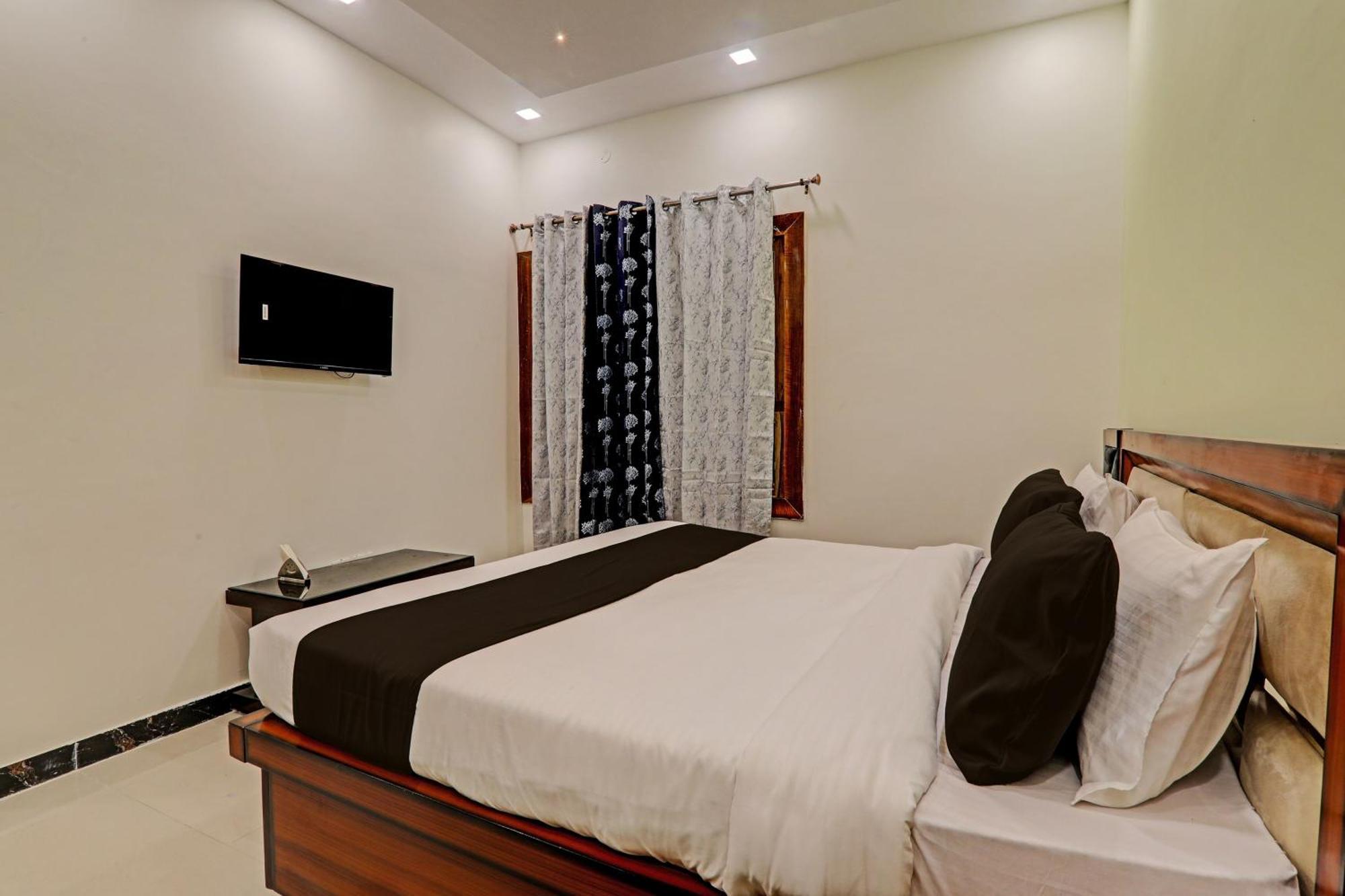 Bela Pratapgarh Hotel O Awadh International מראה חיצוני תמונה