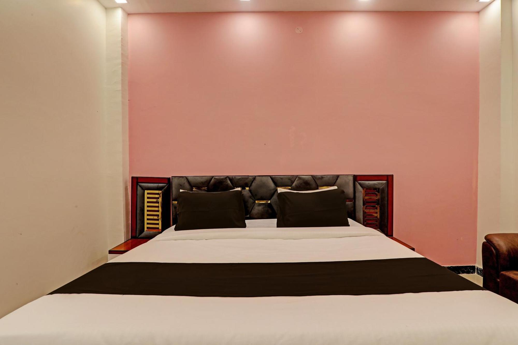 Bela Pratapgarh Hotel O Awadh International מראה חיצוני תמונה