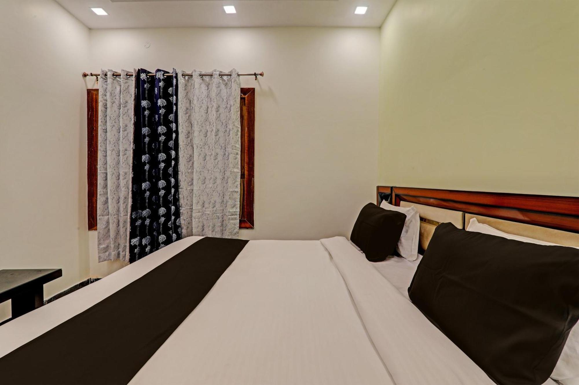 Bela Pratapgarh Hotel O Awadh International מראה חיצוני תמונה