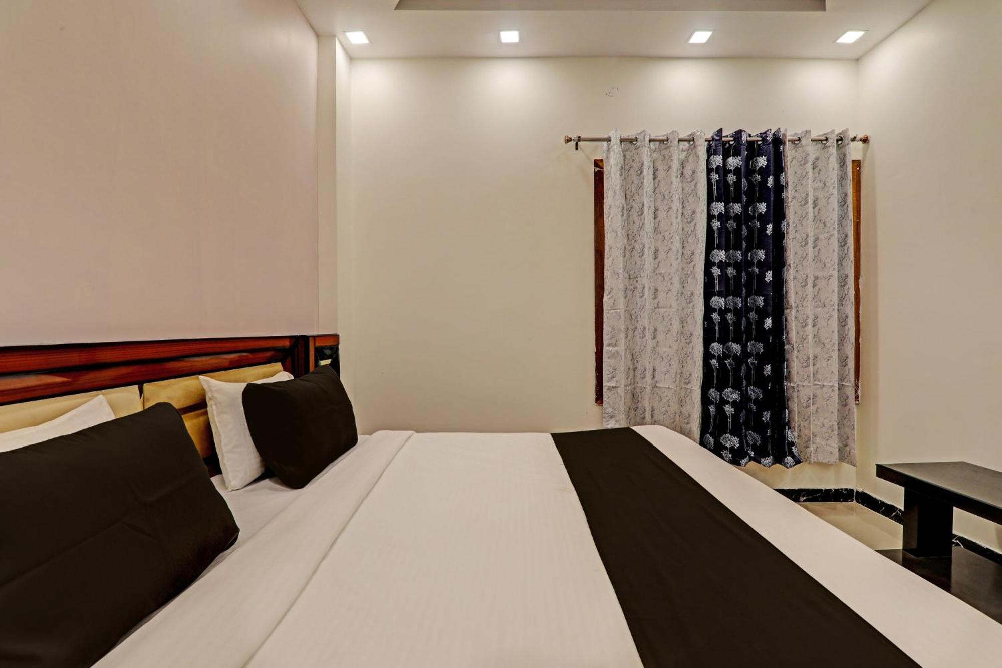 Bela Pratapgarh Hotel O Awadh International מראה חיצוני תמונה