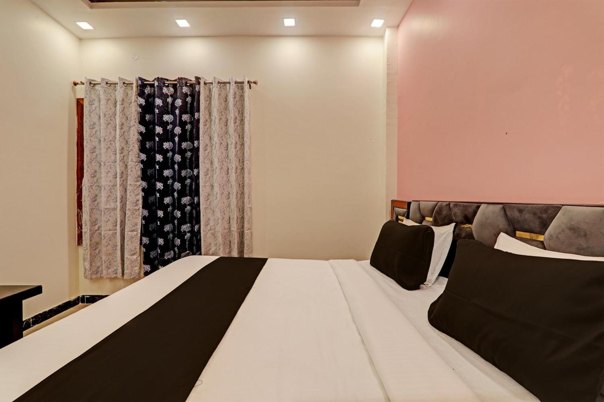 Bela Pratapgarh Hotel O Awadh International מראה חיצוני תמונה